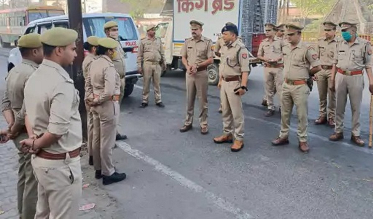 मेरठ पुलिस ने कुख्यातों की गिरफ्तारी को चलाया चेकिंग अभियान, 6 लोग गिरफ्तार