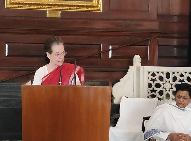 सोनिया गांधी का सीपीपी की बैठक में संबोधन