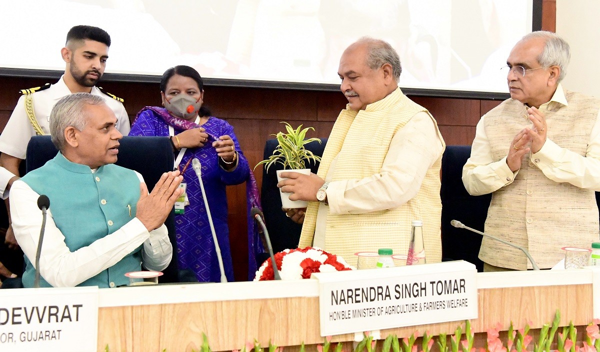 गुजरात के राज्यपाल आचार्य देवव्रत ने कहा, प्राकृतिक खेती द्वारा आत्मनिर्भर भारत का निर्माण करें किसान