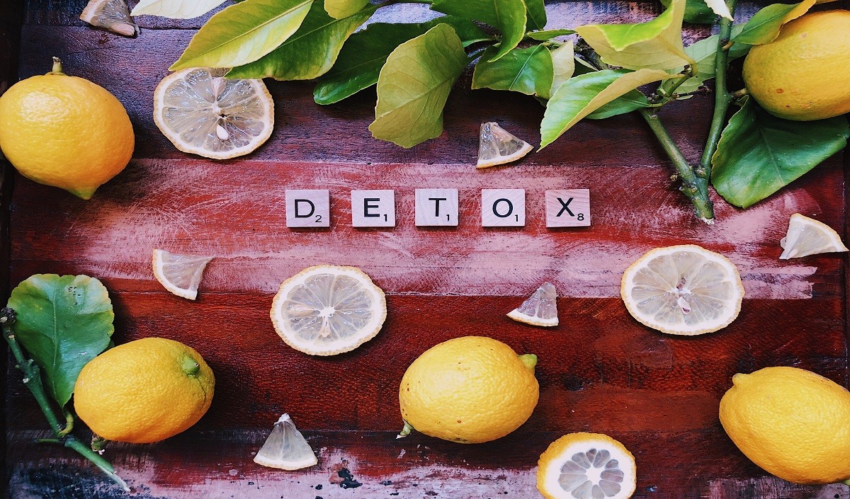 Body Detoxification: शरीर में टॉक्सिन बढ़ने पर दिखते हैं यह संकेत, न करें नजरअंदाज