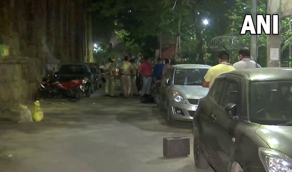 दिल्ली के मोहम्मदपुर इलाके में संदिग्ध विस्फोटक मिलने से हड़कंप, मौके पर पहुंची पुलिस और बम निरोधक दस्ता