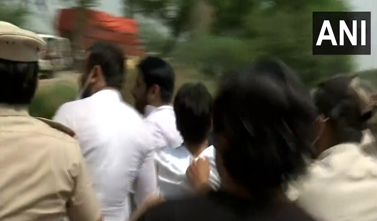 Breaking: मदनपुर खादर में चला MCD का बुलडोजर, हिरासत में लिए गए विधायक अमानतुल्लाह खान