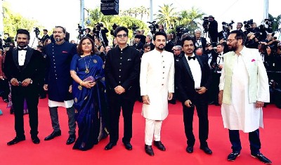 Cannes 2022 | अनुराग ठाकुर के नेतृत्व वाले भारतीय प्रतिनिधिमंडल ने कान में ‘रेड कार्पेट’ पर बिखेरा जलवा