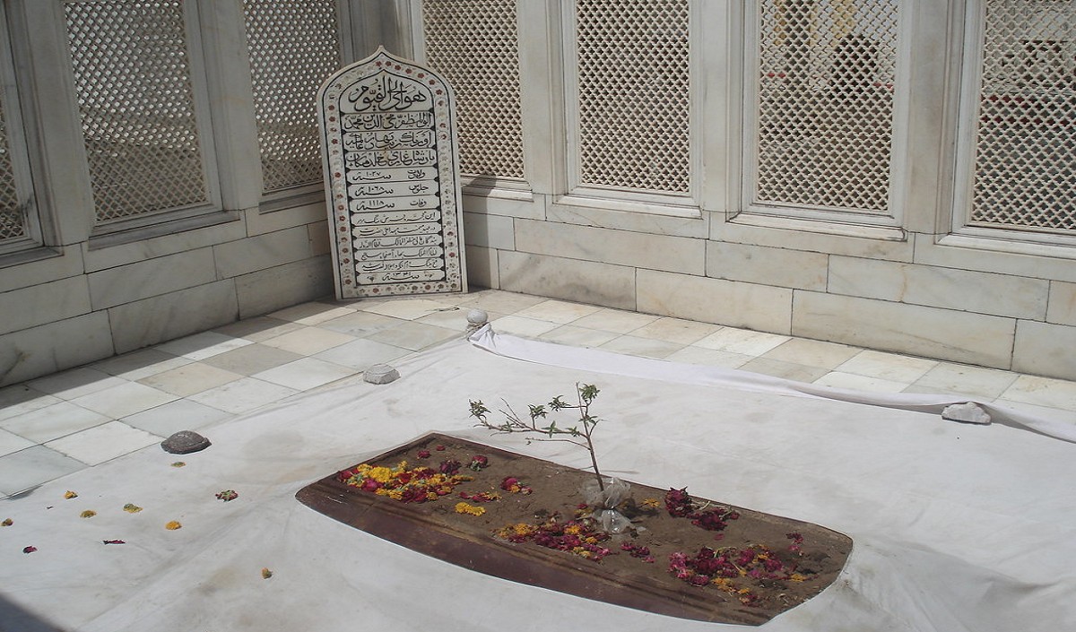 aurangzeb tomb