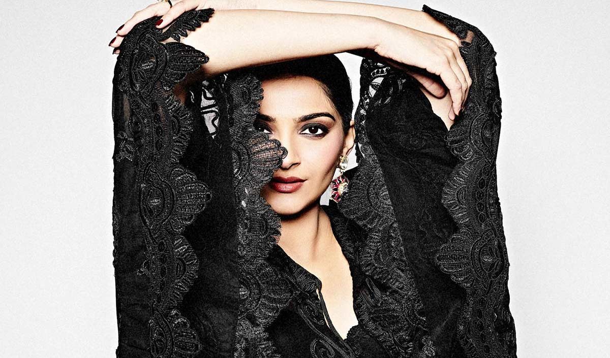 Kiara Advani, Janhvi Kapoor, And Other Ravishing Actresses In Black Gowns