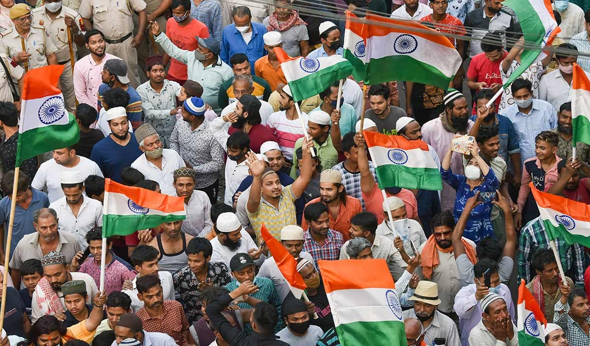 उन्मादी आंधी भले चल रही हो, लेकिन समाज चाहे तो सद्भाव बना रह सकता है
