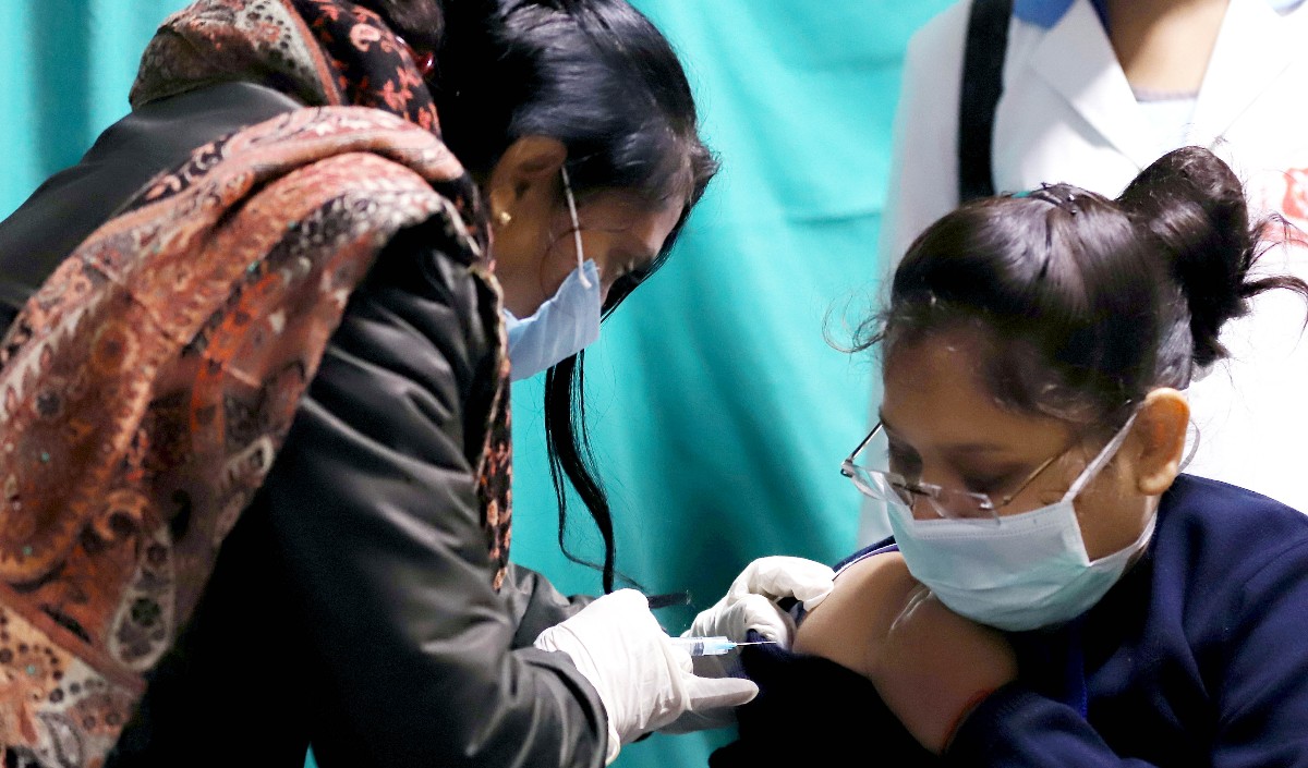 Coronavirus Updates: 24 घंटे में देश में मिले 3,805 नए केस, 22 मरीजों की मौत