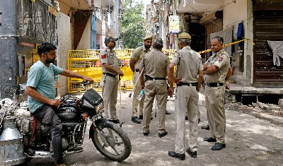 दिल्ली पुलिस ने सेक्स रैकेट का भंडाफोड़ कर 12 लोगों को गिरफ्तार किया