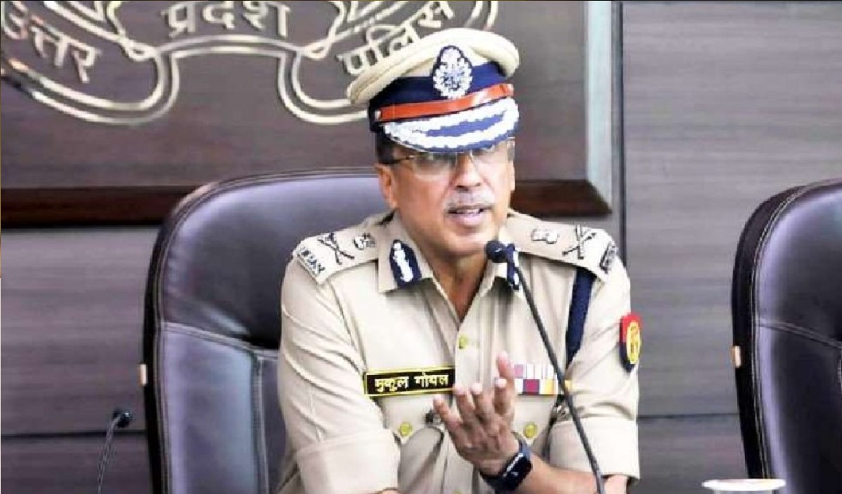 योगी सरकार का बड़ा फैसला, कामकाज में लापरवाही के कारण DGP मुकुल गोयल हटाये गये