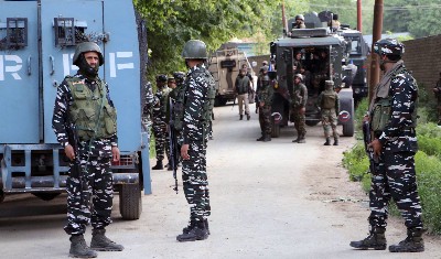 जम्मू कश्मीर के बारामूला में आतंकियों और सुरक्षा बलों के बीच मुठभेड़, 3 पाकिस्तानी आतंकी ढेर
