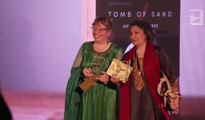पहली बार किसी हिंदी उपन्यास को मिला अंतर्राष्ट्रीय बुकर पुरस्कार, भारत की गीतांजलि श्री ने रचा इतिहास