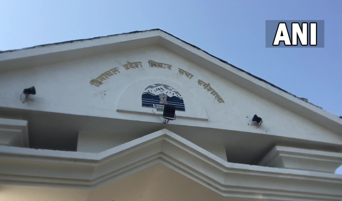 धर्मशाला में हिमाचल विधानसभा गेट पर लगे खालिस्तान के झंडे, सीएम ने दोषियों को दी चेतावनी