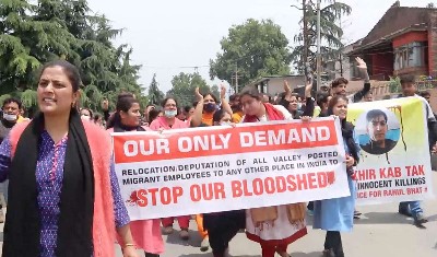 सुरक्षित जगह ट्रांसफर की मांग पर अड़े हुए हैं कश्मीरी पंडित, विरोध प्रदर्शन के 10 दिन पूरे