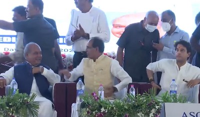 ग्वालियर-चंबल को लेकर संतुलित नजर आ रहे CM शिवराज, दोनों कद्दावर नेताओं को बैठाया अपने पास