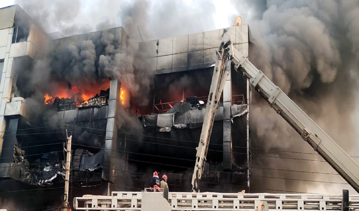 Mundka fire Tragedy: दिल्ली के मुख्यमंत्री ने मुआवजे की घोषणा की, जांच के आदेश
