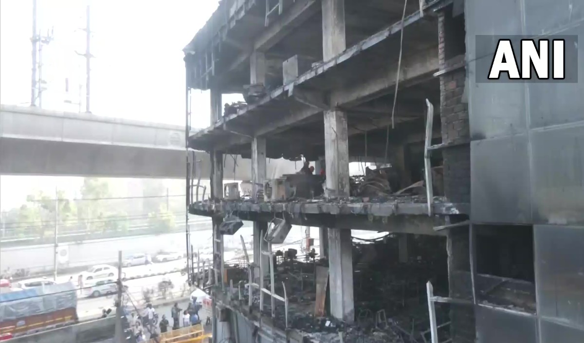 Delhi Mundka fire incident: बिल्डिंग में 27 लोग जले जिंदा, 12 लोग झुलसे