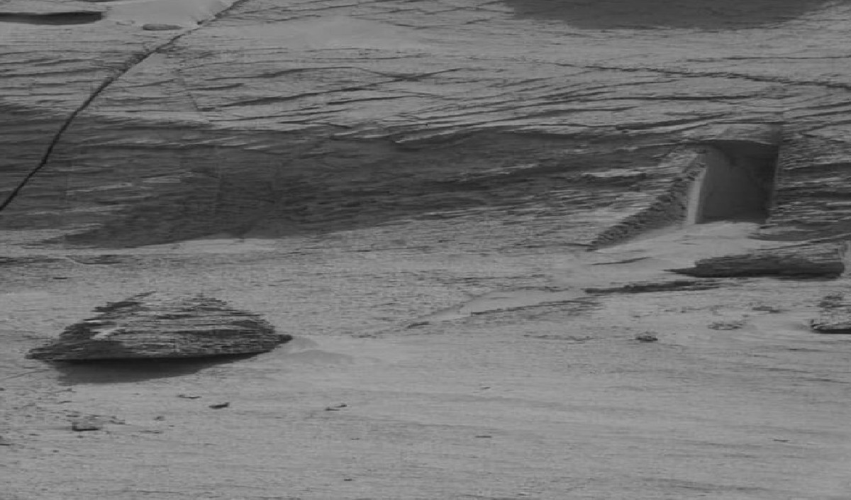 नासा के क्यूरियोसिटी रोवर ने कैप्चर की हैरान करने वाली तस्वीरें, मंगल पर मिला एलियन के घर का दरवाजा