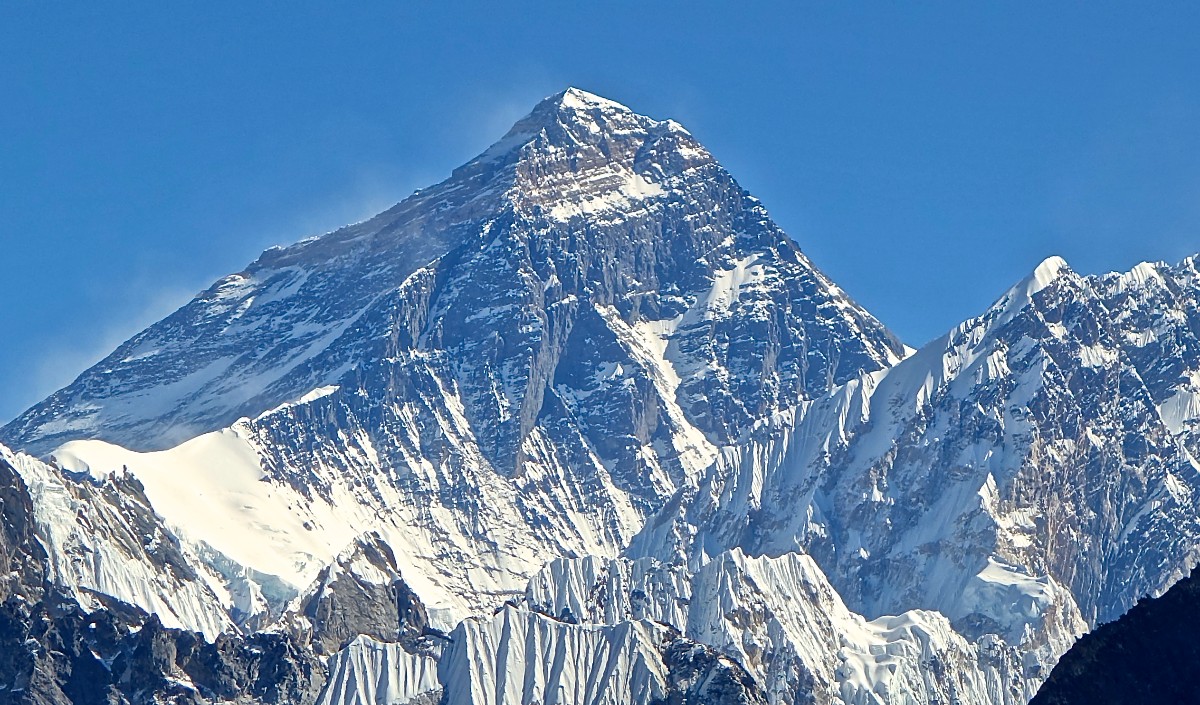 नेपाली शेरपा ने 26वीं बार माउंट एवरेस्ट फतह कर अपना ही रिकॉर्ड तोड़ा