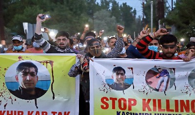 राहुल भट की हत्या: कश्मीरी पंडितों ने श्रीनगर में निकाला विरोध मार्च