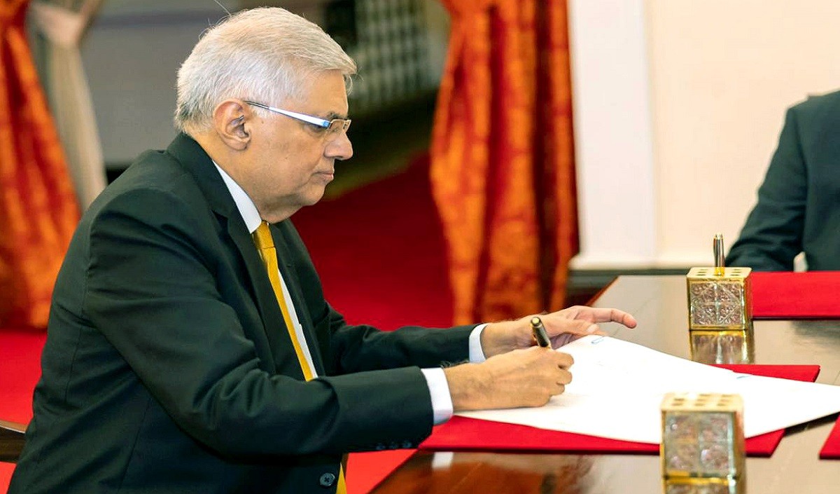 कौन हैं श्रीलंका के नए PM रानिल विक्रमसिंघे ? दूरदर्शी नीतियों से अर्थव्यवस्था का करेंगे प्रबंधन