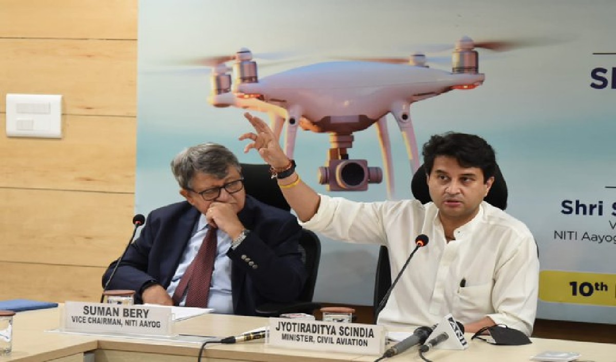 सिंधिया ने एक्सपीरियंस स्टूडियो ऑन ड्रोन किया लॉन्च, कहा- 2030 तक भारत को अंतर्राष्ट्रीय ड्रोन हब लीडर बनाना है