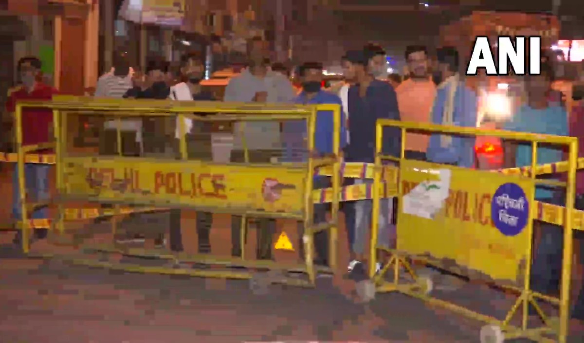 दिल्ली के सुभाष नगर में चली ताबड़तोड़ गोलियां, देखें ये चौंका देने वाला Video