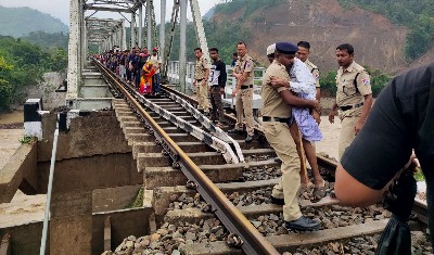 भारतीय रेलवे हो जाए सावधान! आतंकियों ने रची ट्रेन की पटरी उड़ाने की साजिश,खुफिया एजेंसियों ने जारी किया अलर्ट