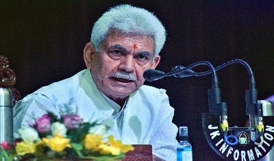 जम्मू कश्मीर में आखिरी सांस ले रहा आतंकवाद, उपराज्यपाल बोले- जब दीपक बुझने लगता है तो उसकी लौ तेज हो जाती है