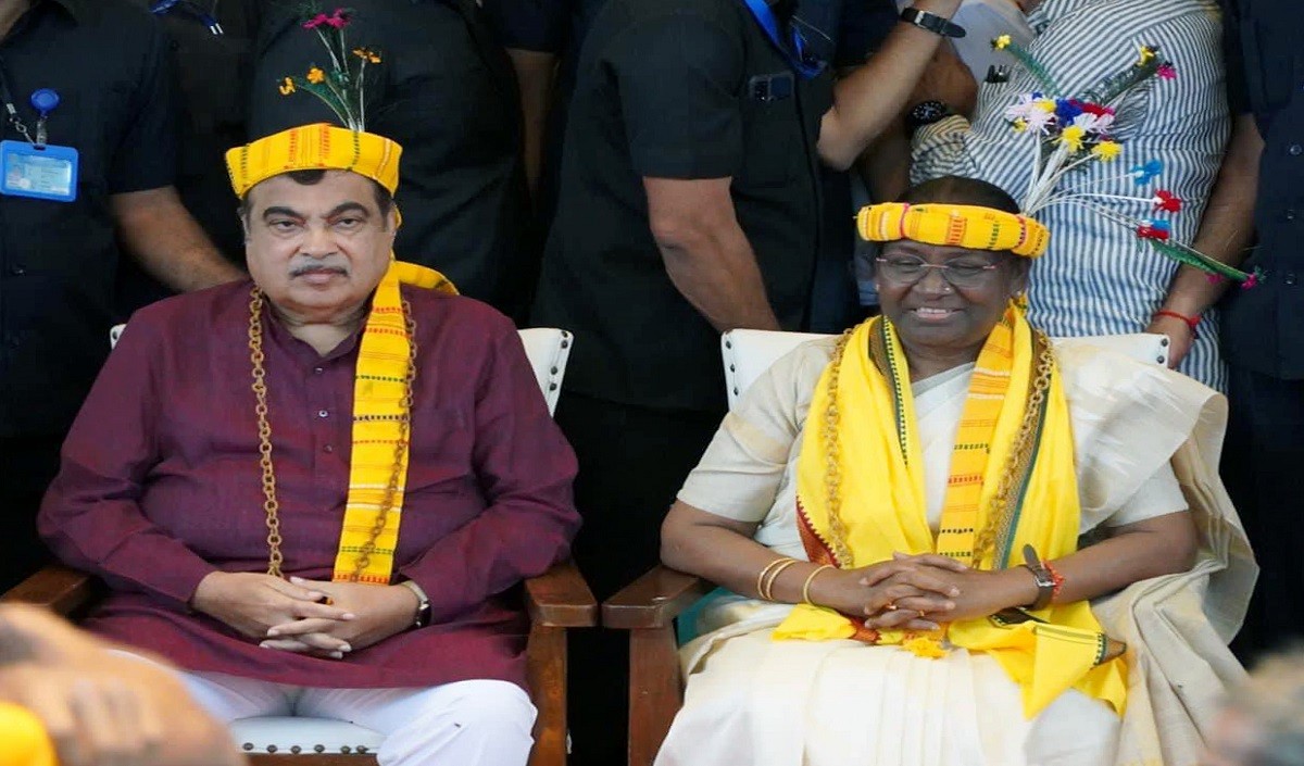 Murmu with gadkari