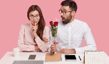 Relationship Advice: को-वर्कर के साथ चल रहा है अफेयर? इन टिप्स की मदद से ऑफिस में छुपाकर रखें अपना रोमांटिक रिलेशनशिप