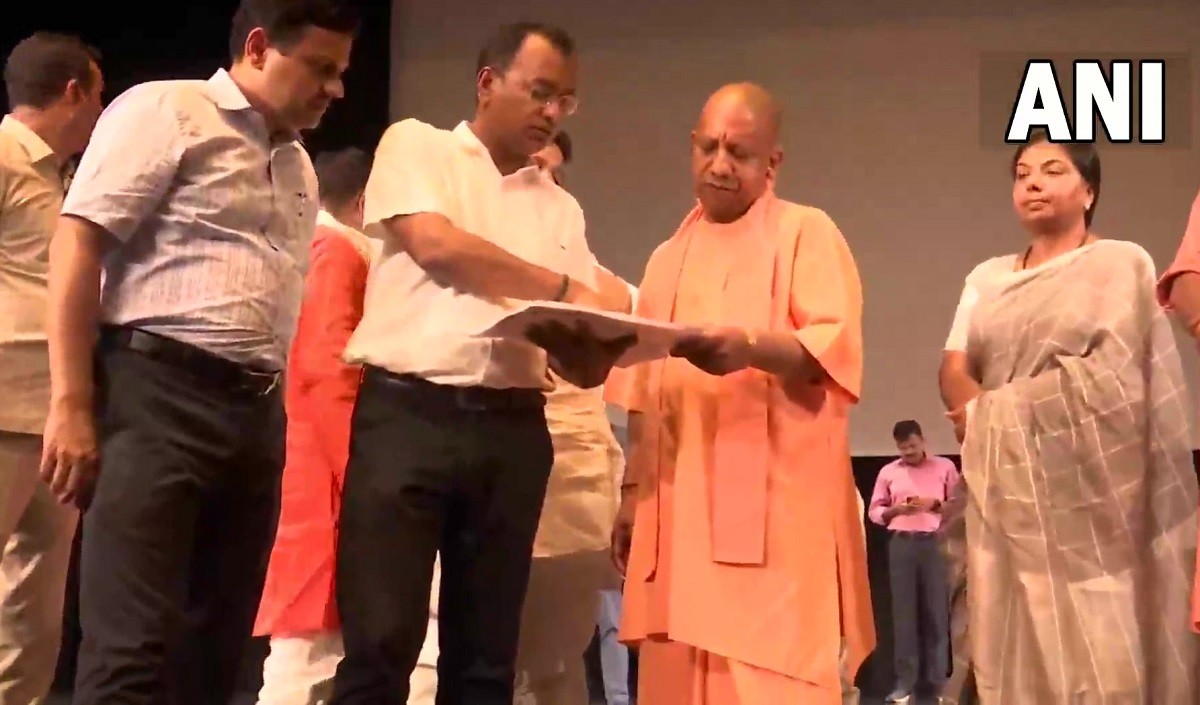 yogi in varanasi