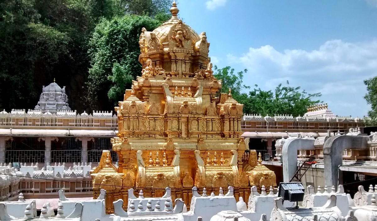 অন্ধ্রপ্রদেশের এই মন্দিরে মা দুর্গার একটি স্ব-শৈলীর মূর্তি রয়েছে, জেনে নিন এর পিছনের কিংবদন্তি