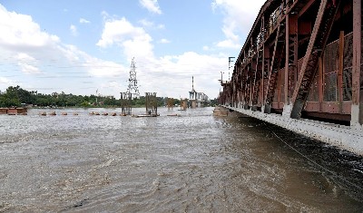 दिल्ली में यमुना का जलस्तर खतरे के निशान से नीचे, केजरीवाल ने लोगों से नदी किनारे नहीं जाने की अपील की