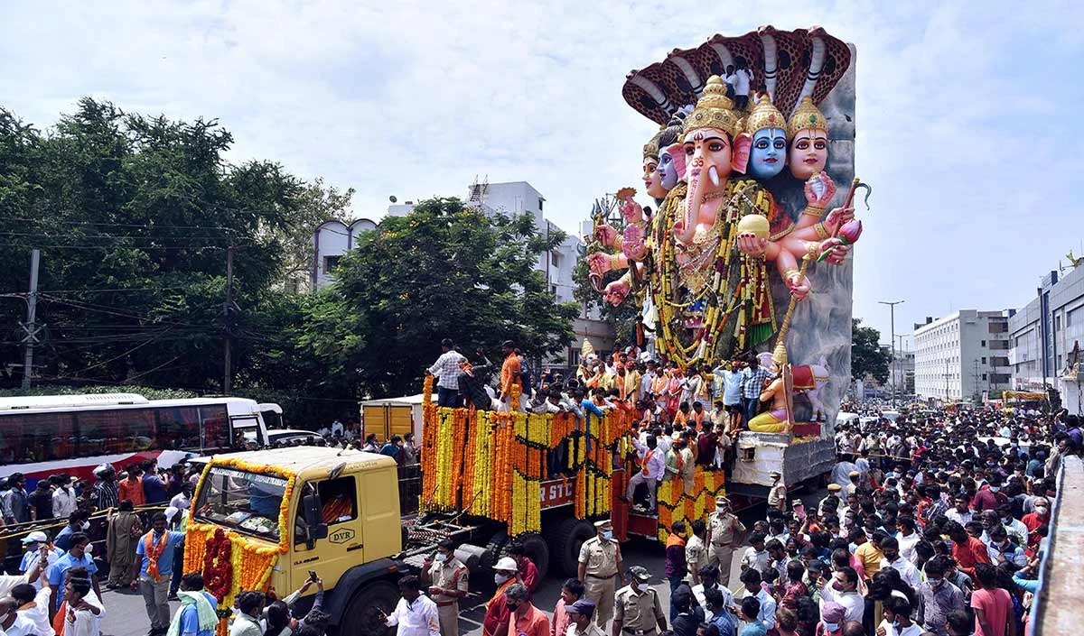 गणेश प्रतिमा विसर्जन के दौरान ना करें यह गलतियां