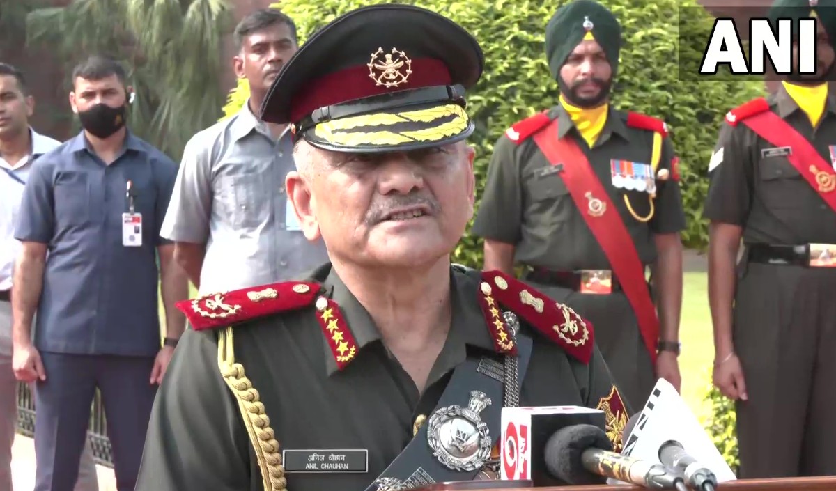 जनरल अनिल चौहान ने चीफ ऑफ डिफेंस स्टाफ के रूप में कार्यभार संभाला, कहा-  'सभी चुनौतियों से निपटेंगे' - general anil chauhan takes charge as chief of  defence staff