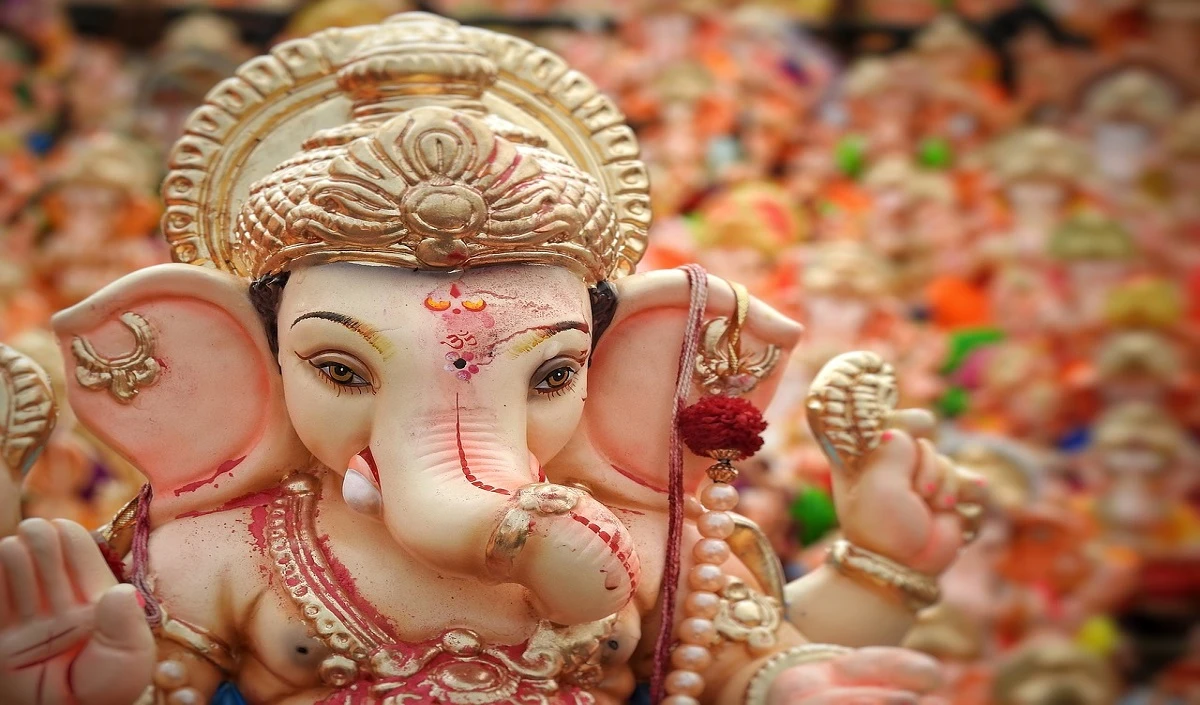 Shree Ganesha: इन उपायों को अपनाकर प्राप्त करें विघ्नहर्ता गणेश की कृपा