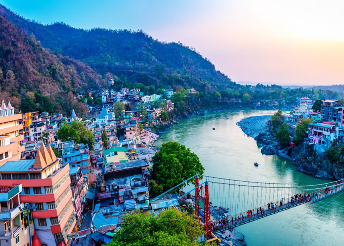 Famous Hill Station: सैर-सपाटे की बना रहे हैं प्लानिंग तो इन जगहों को करें एक्सप्लोर, कम बजट में ऐसे करें ट्रिप प्लान