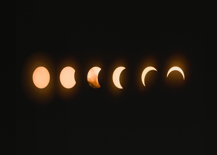 Moon Effects On Human: ज्योतिष में चंद्रमा को माना जाता है मन का कारक, जानिए मूड को किस तरह करता है प्रभावित