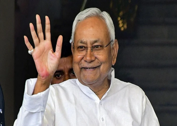 Bihar Politics: बिहार की राजनीति में भारी है नीतीश कुमार का पलड़ा, आहिस्ता-आहिस्ता निकाल रहे सियासी पत्ते