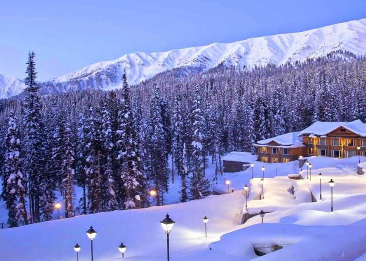 Snowfall Place: दिसंबर में इन जगहों पर उठाएं बर्फबारी का मजा, वापस लौटने का नहीं करेगा मन