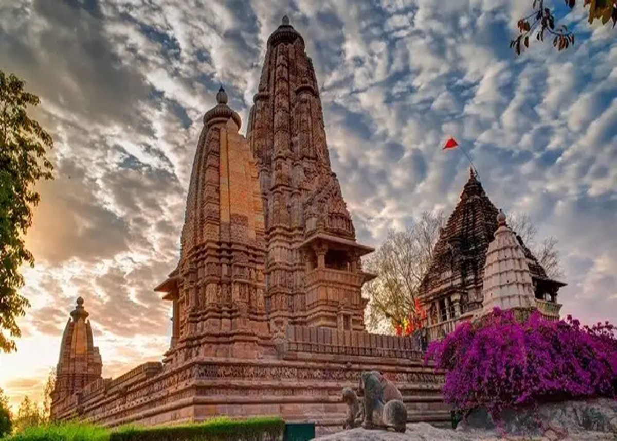 Travel Tips: खुजराहो घूमने का बना रहे प्लान तो जरूर घूमें ये जगहें, यादगार बनेगा ट्रिप