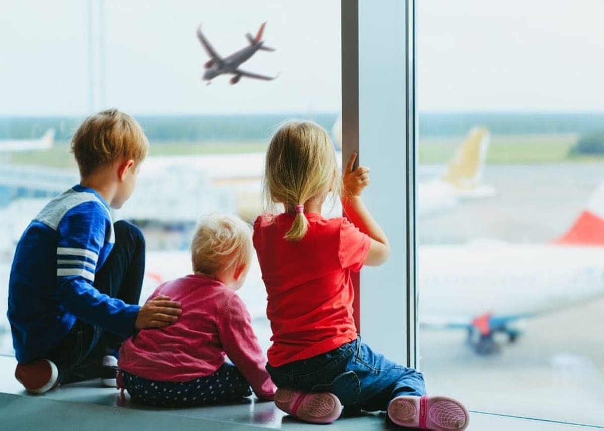 Traveling with Children: सर्दियों में बच्चों संग घूमने के दौरान जरूर पैक कर लें ये चीजें, वरना बाद में पड़ेगा पछताना