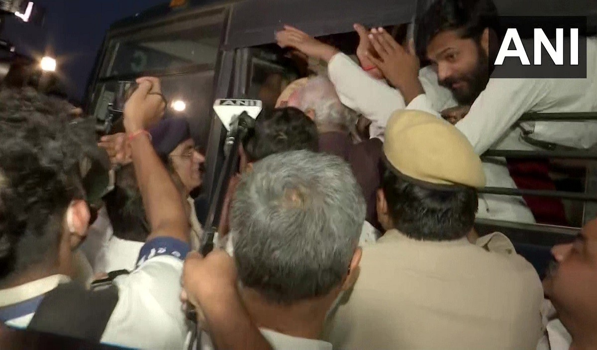 Congress leaders detained