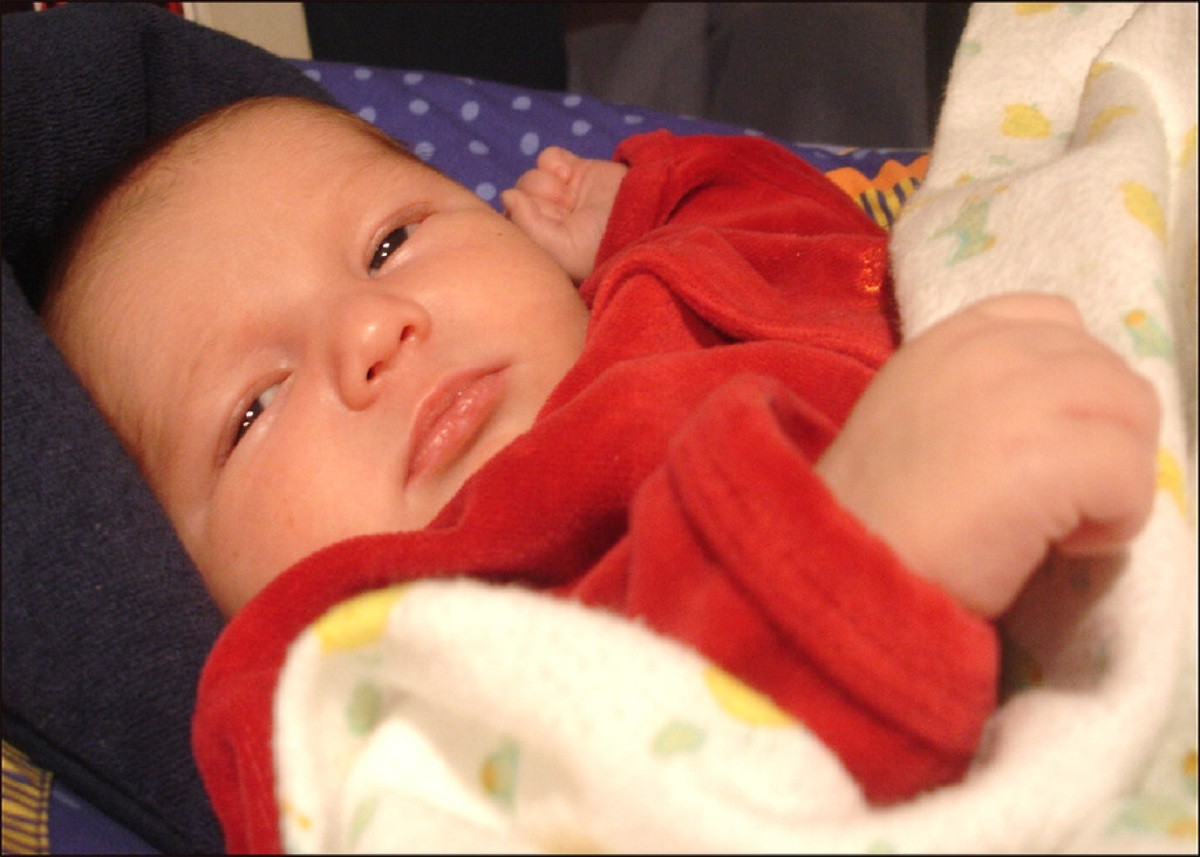 Jaundice Newborns: पीलिया होने पर शिशु को करवाएं ब्रेस्टफीडिंग, डॉक्टर भी देते हैं इसकी सलाह