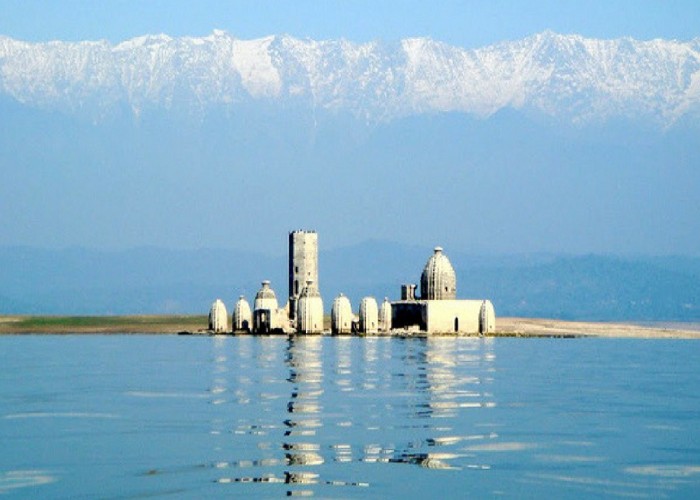 Bathu Ki Ladi Temple: साल के 8 महीने जल समाधि में रहता है यह अनोखा मंदिर, यहां से दिखती हैं स्वर्ग की सीढ़ियां
