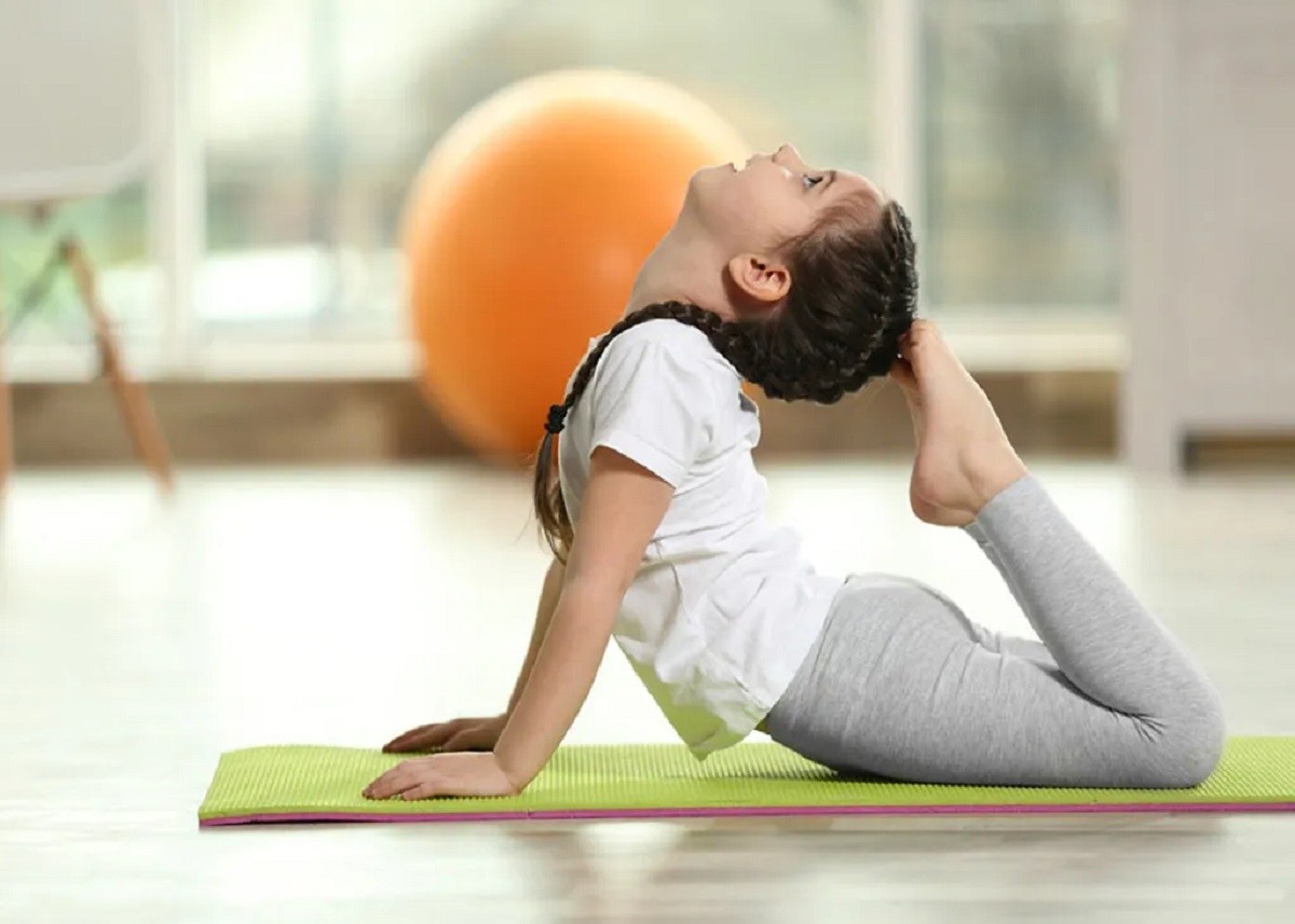 Yoga Tips: बड़े ही नहीं बच्चों के लिए भी काफी फायदेमंद है ये योगासन, लगने लगेगा पढ़ाई में मन