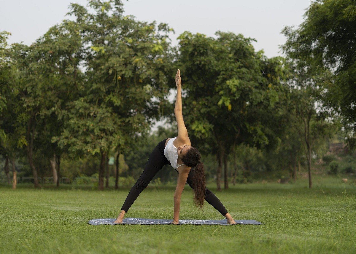 Yoga Tips: पेट संबंधी समस्या से हैं परेशान तो करें ये तीन योगासन, जल्द मिलेगी राहत