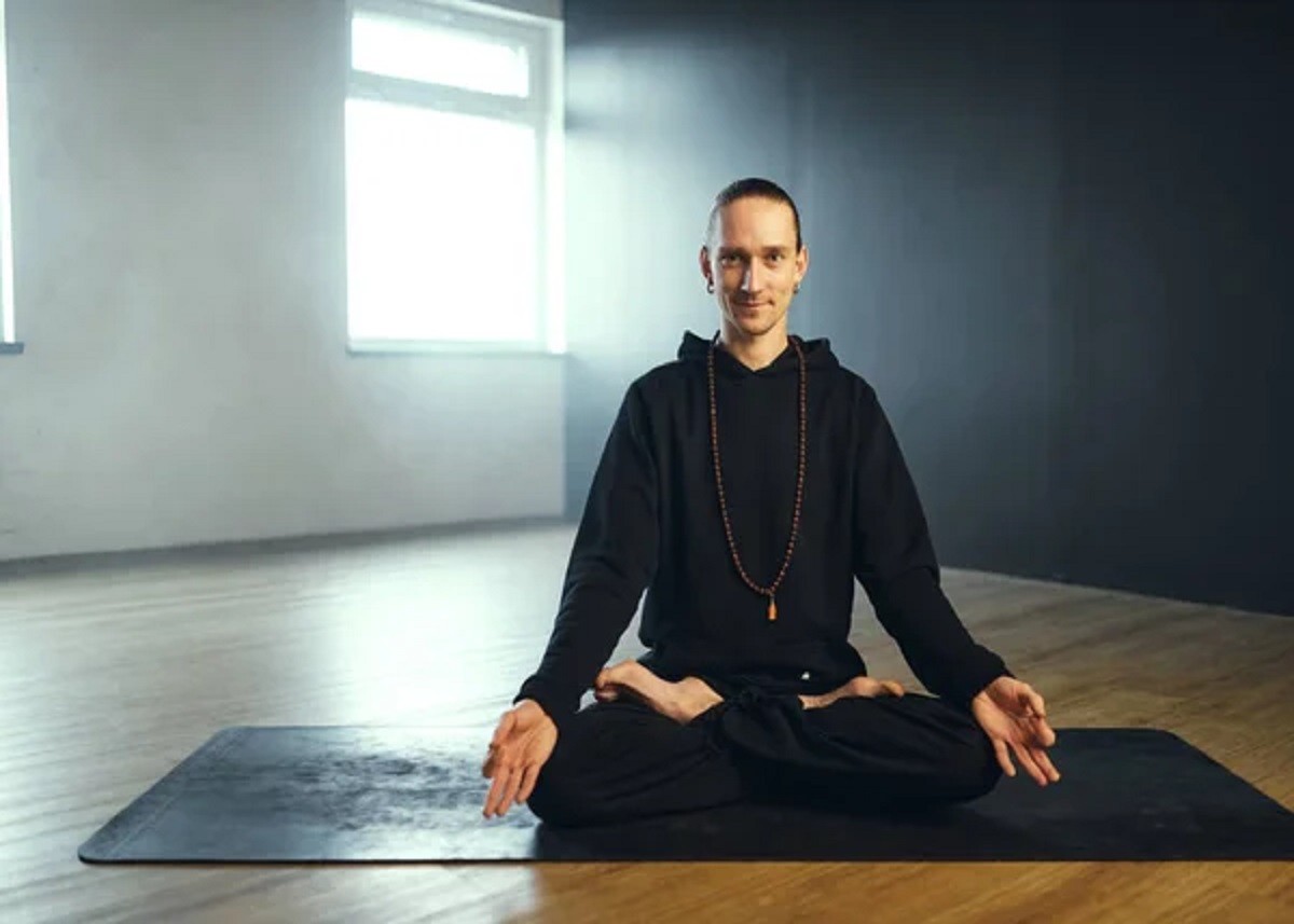 Yoga Tips: हर पुरुष के लिए बेहद फायदेमंद हैं ये तीन योगासन, तनाव और बीमारियों से मिलेगी निजात