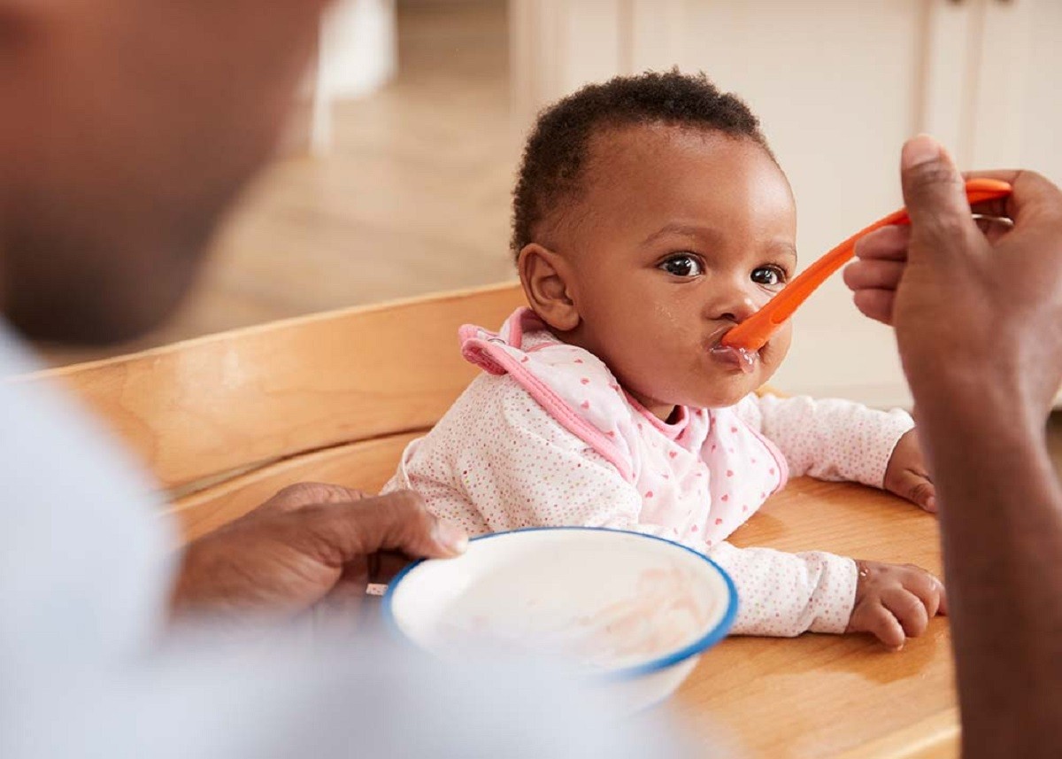 Health Tips: इन संकेतों को समझ कर देना चाहिए बच्चे को ठोस आहार, जानिए क्या कहते हैं हेल्थ एक्सपर्ट्स