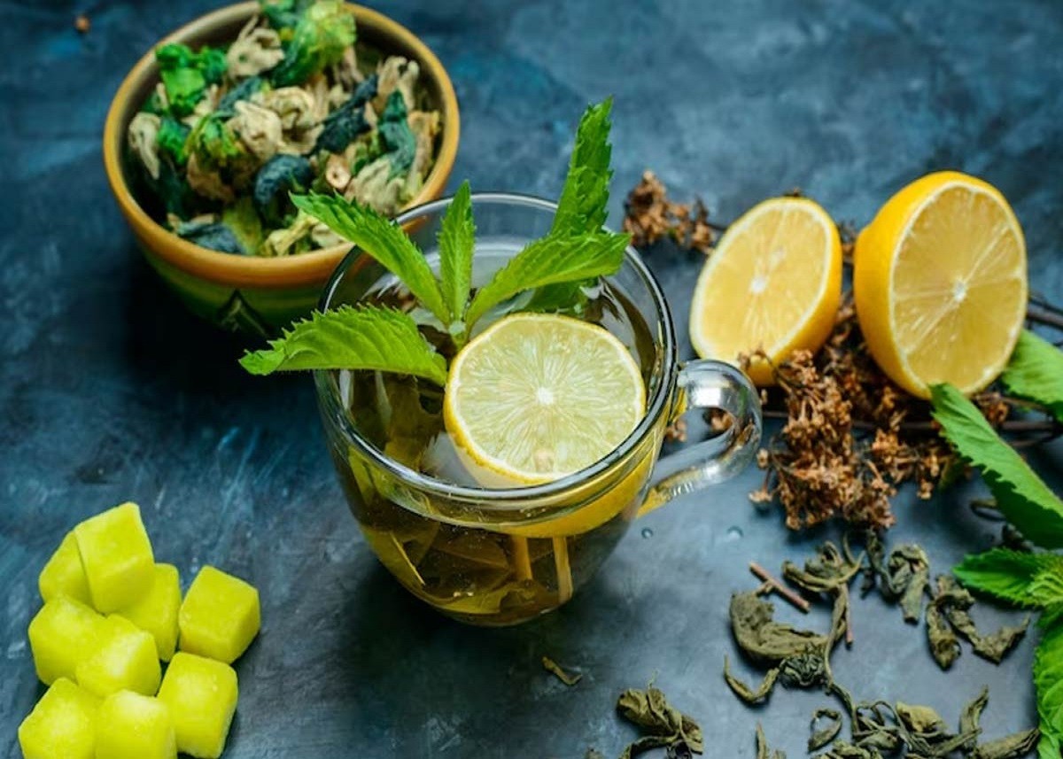 Health Tips: मानसून में बीमारी से बचने के लिए पिएं आयुर्वेदिक चाय, मिलेंगे ये खास फायदे